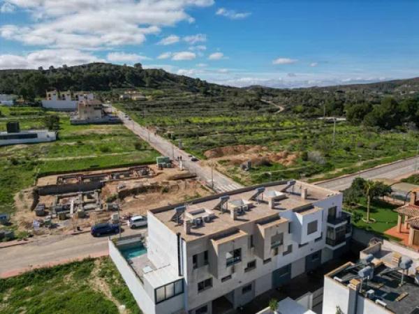 Chalet pareado en calle José Nieto
