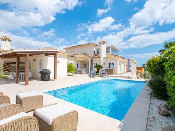 Casa independiente en calle Estocolmo