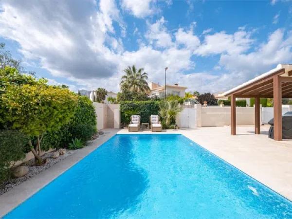 Casa independiente en calle Estocolmo