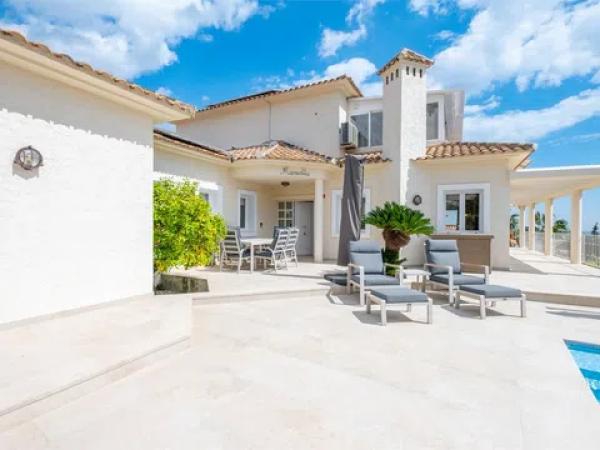 Casa independiente en calle Estocolmo