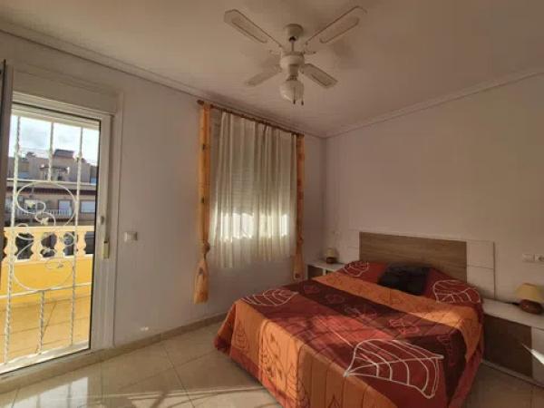 Chalet pareado en calle Calderón de la Barca