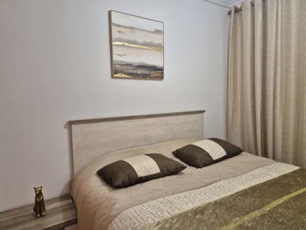 Chalet pareado en calle Calderón de la Barca