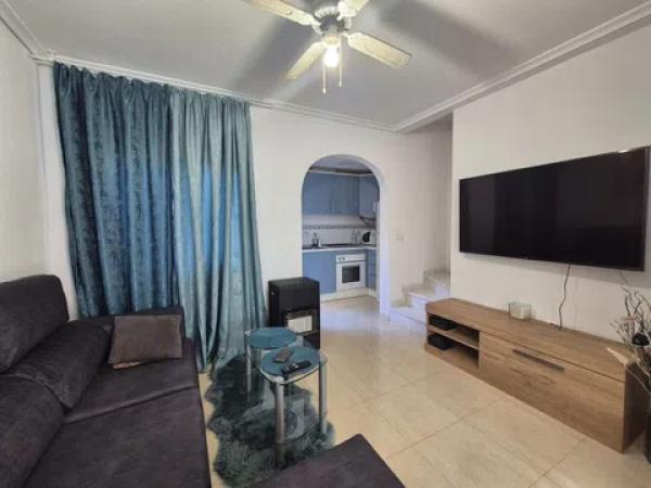 Chalet pareado en calle Calderón de la Barca