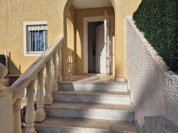 Chalet pareado en calle Calderón de la Barca