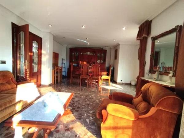 Piso en Barrio Reina Victoria-Miguel Hernández