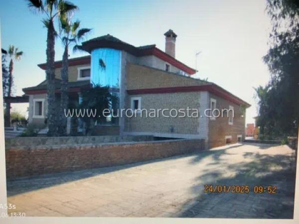 Casa independiente en calle Joaquin Sorolla