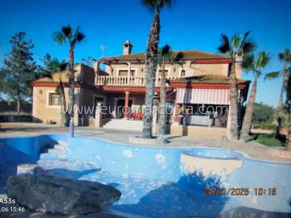 Casa independiente en calle Joaquin Sorolla