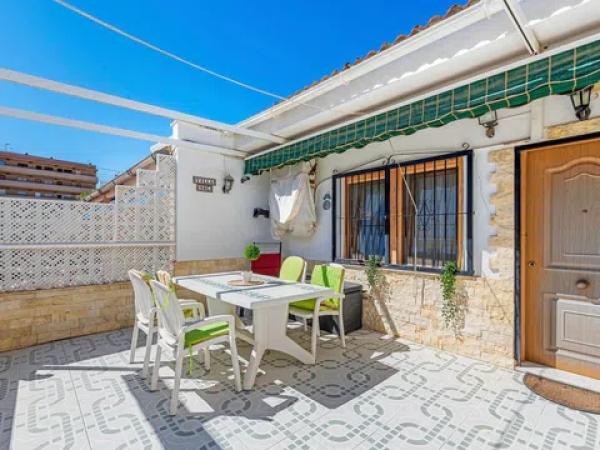 Chalet pareado en calle Lomas de Polo