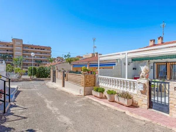 Chalet pareado en calle Lomas de Polo