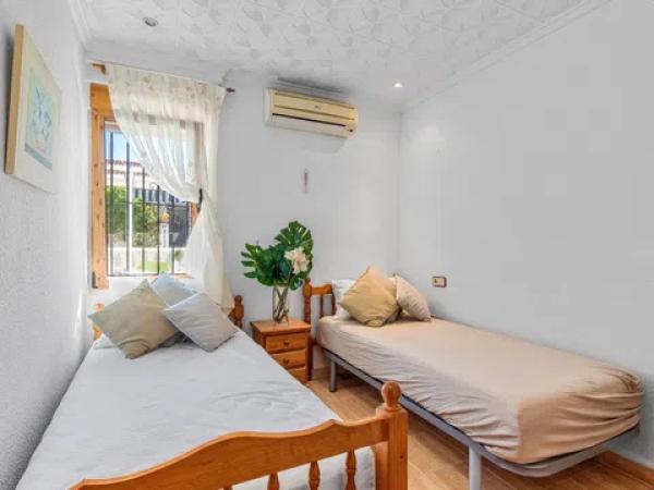 Chalet pareado en calle Lomas de Polo