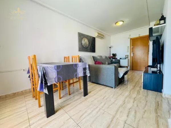 Piso en calle Presidente Adolfo Suárez