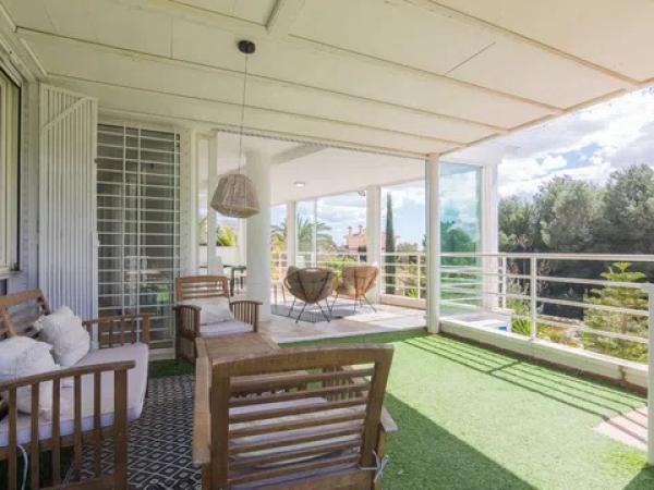 Casa independiente en calle Beniarres