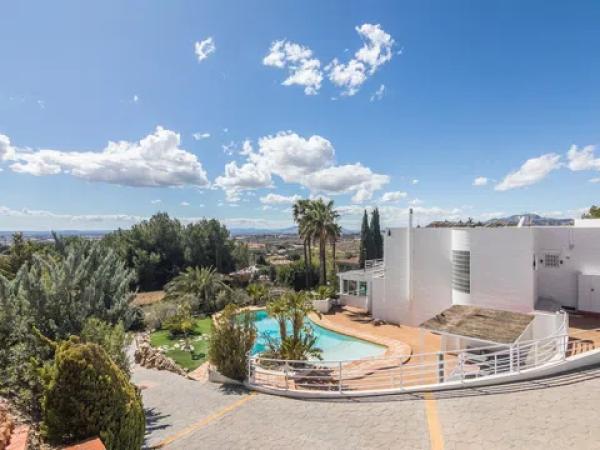 Casa independiente en calle Beniarres