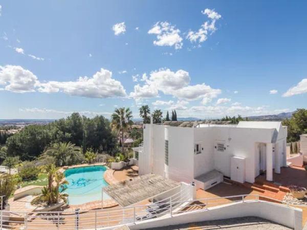 Casa independiente en calle Beniarres