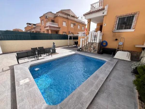 Chalet adosado en calle Montalbán