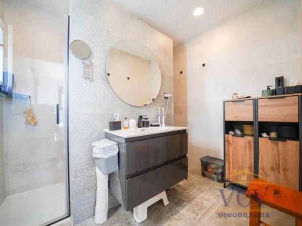 Casa independiente en calle Roble