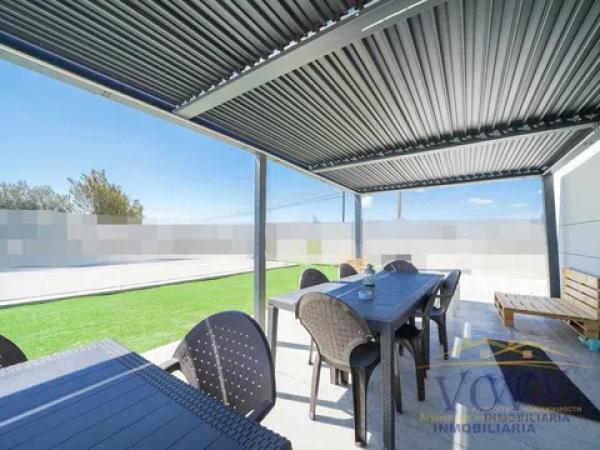 Casa independiente en calle Roble