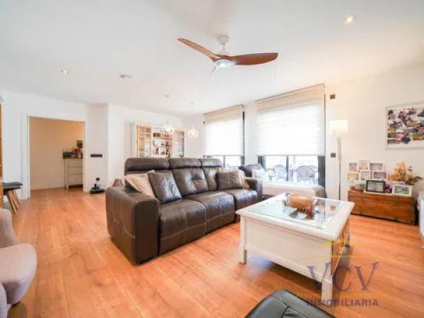 Casa independiente en calle Roble