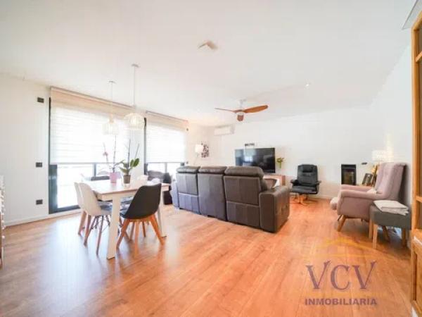 Casa independiente en calle Roble