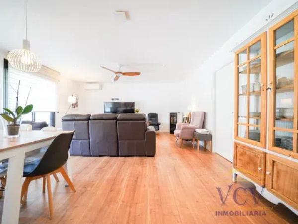 Casa independiente en calle Roble