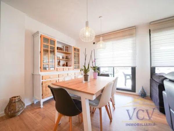 Casa independiente en calle Roble