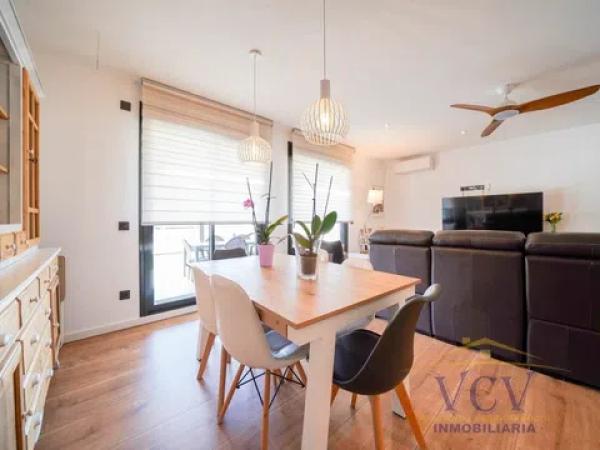 Casa independiente en calle Roble