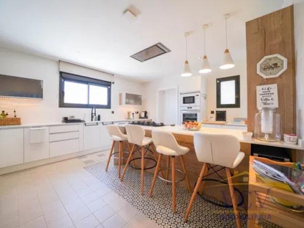 Casa independiente en calle Roble