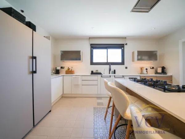 Casa independiente en calle Roble