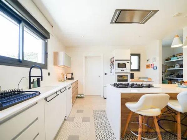 Casa independiente en calle Roble