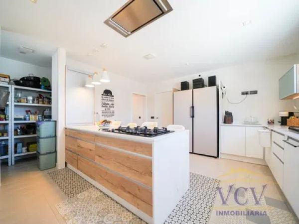 Casa independiente en calle Roble