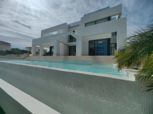 Casa independiente en calle el Faig