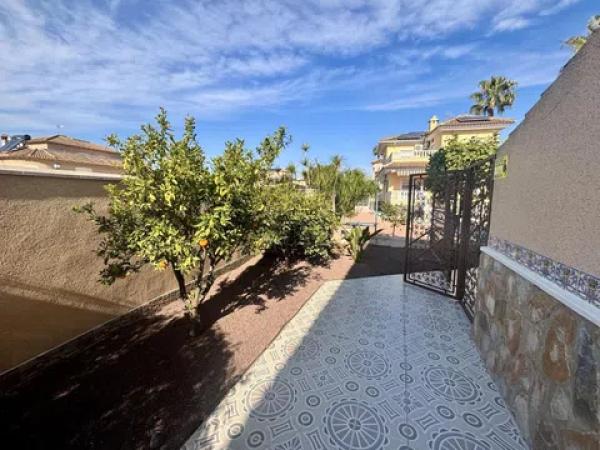 Casa independiente en calle Canónigo, 2