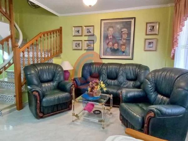 Chalet adosado en calle les Vinyes, 51