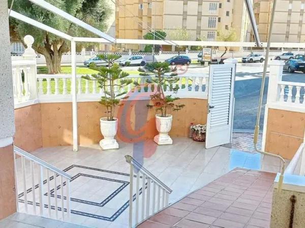 Chalet adosado en calle les Vinyes, 51