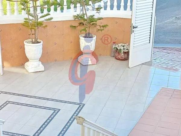 Chalet adosado en calle les Vinyes, 51