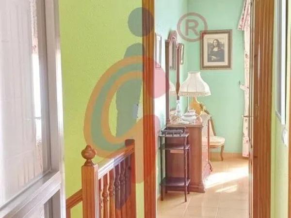 Chalet adosado en calle les Vinyes, 51