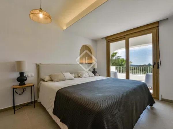 Chalet pareado en calle Serrella