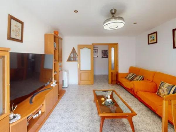 Piso en calle Poeta Salvador Sellés