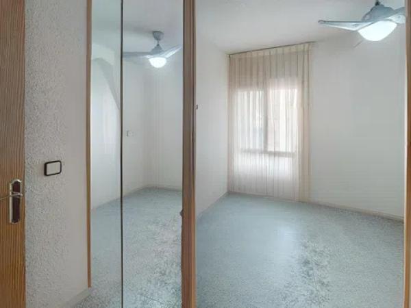 Piso en calle Poeta Salvador Sellés