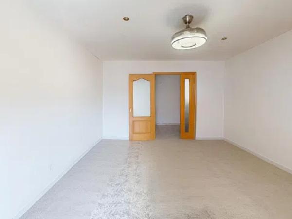 Piso en calle Poeta Salvador Sellés