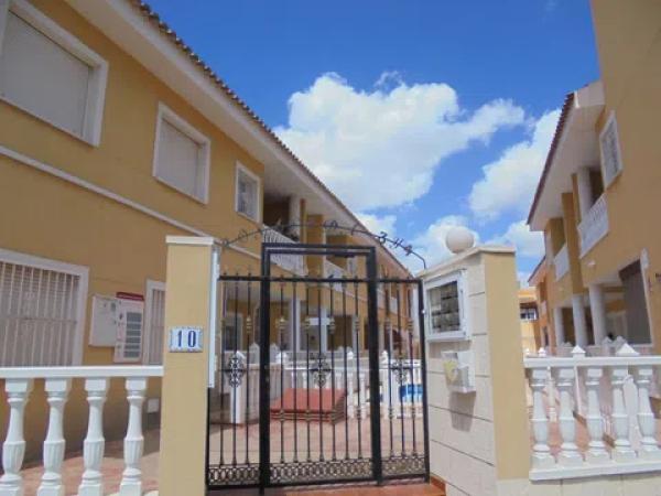 Piso en calle Canal de Riego