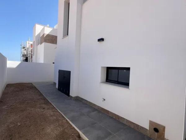 Casa independiente en calle Amapola