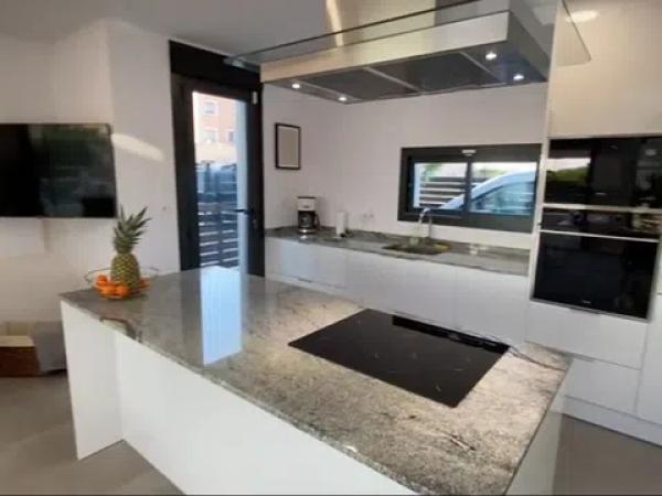 Casa independiente en calle Amapola