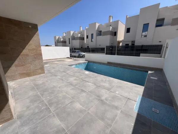 Casa independiente en calle Amapola