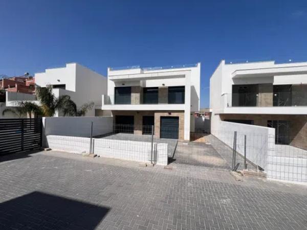 Casa independiente en calle Amapola