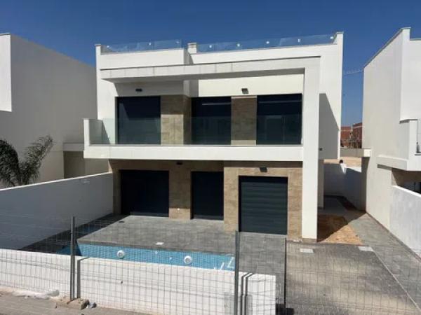 Casa independiente en calle Amapola