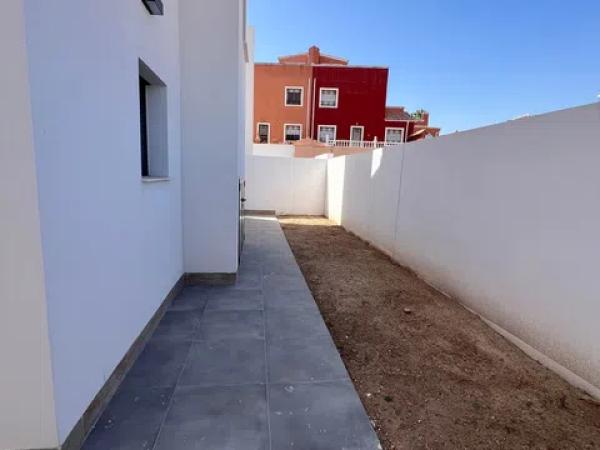 Casa independiente en calle Amapola