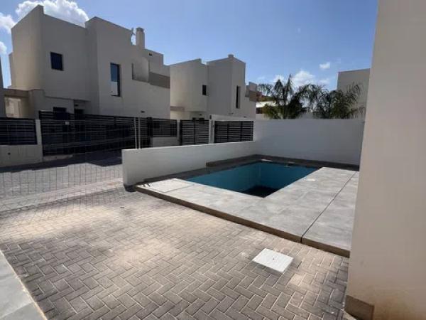 Casa independiente en calle Amapola