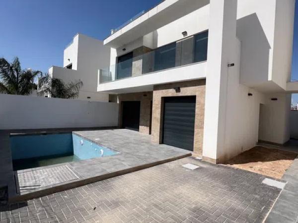 Casa independiente en calle Amapola