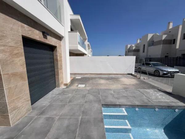 Casa independiente en calle Amapola